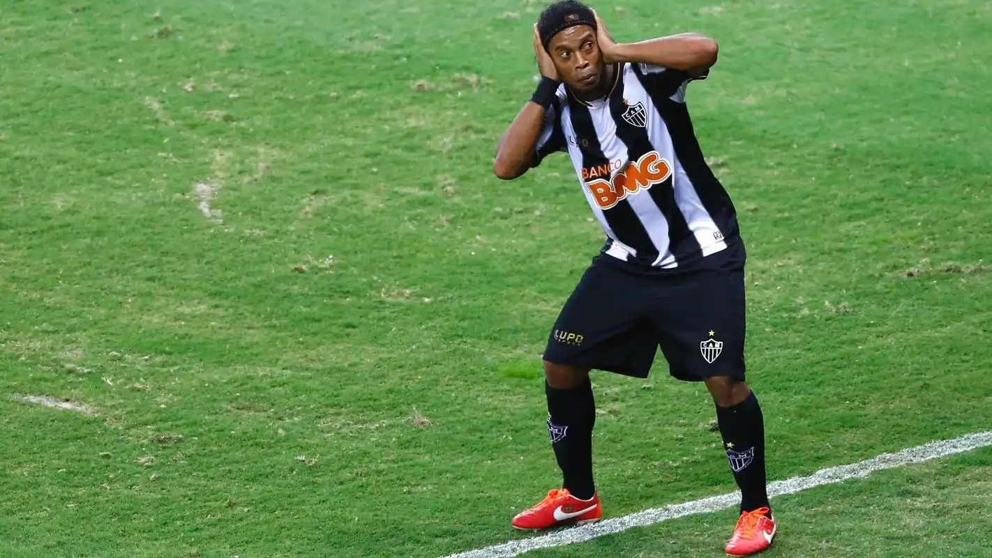 仍然无可撼 仍然无可撼